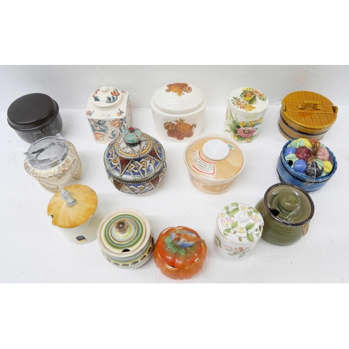 2264 - A collection of ginger jars and storage jars, including Mason's, Royal Grafton, Royal Doulton, etc. ... 