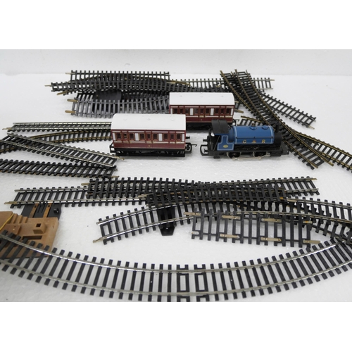 2276 - A box of Hornby train track for 00 gauge engines and a 00 gauge engine with two carriages **PLEASE N... 