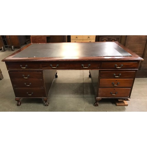 164 - A large Edward VII mahogany and green leather topped partners desk