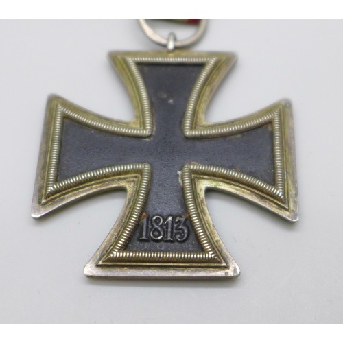 2193 - A WWII 2nd class iron cross dated 1939 with original ribbon