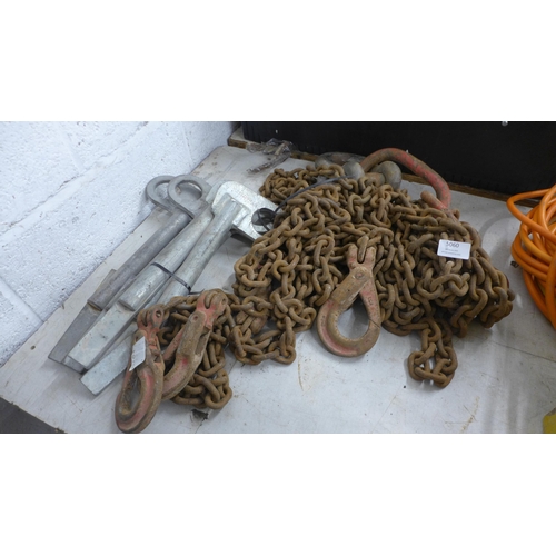 5060 - A quantity of heavy Duty steel slinging chain with hooks, etc.