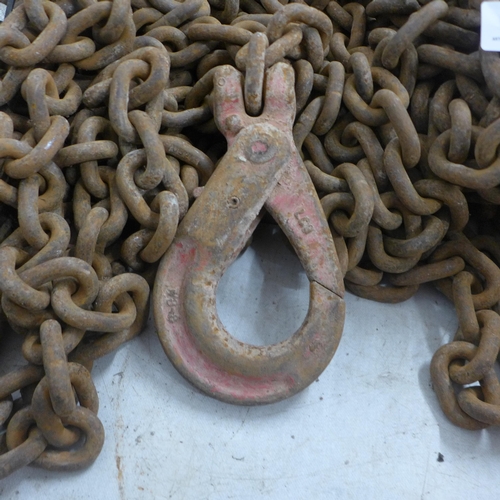 5060 - A quantity of heavy Duty steel slinging chain with hooks, etc.