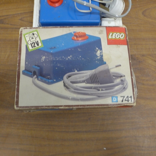 5077 - A box of assorted Lego with a 741, 12V Lego electric motor