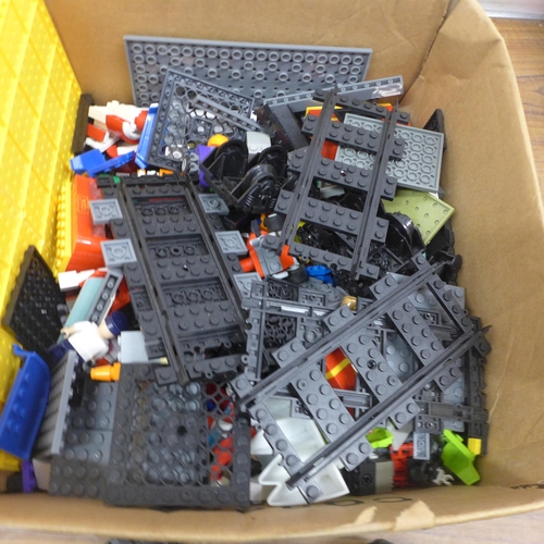 5077 - A box of assorted Lego with a 741, 12V Lego electric motor