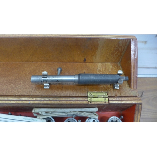 5099 - A Dorium tap and die set in a wooden case