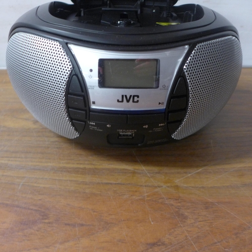 5121 - A boxed JVC RD-D222B CD FM Boombox and a boxed Morphy Richards 4 slice/2 long slot toaster