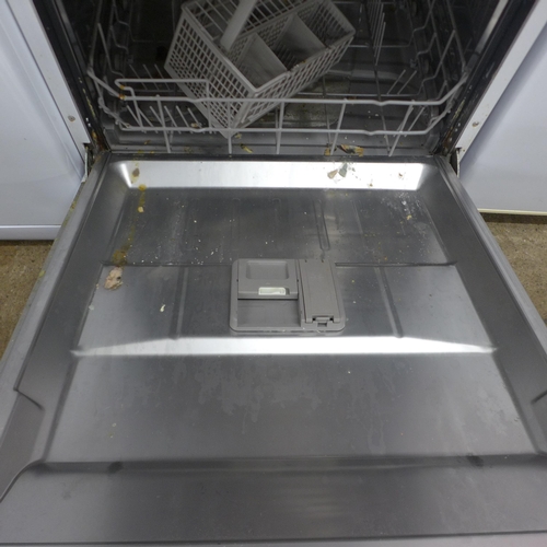 5142 - A Currys Essentials CDW60W20 under counter dishwasher