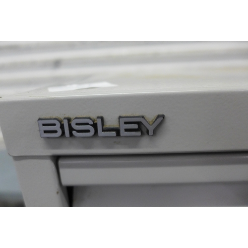 5186 - A Bisley four drawer filing cabinet and a Bisley sliding door stationery cabinet with keys