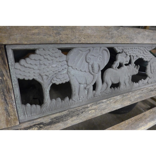 5193 - A miniature garden bench with animal decoration