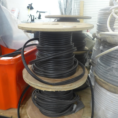 5280 - A large collection of assorted electrical cable