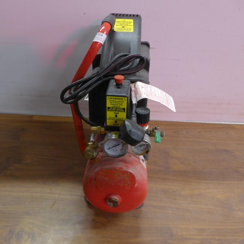 5372 - A Clarke Bandit V 1HP 8L 4.2cfm air compressor
* This lot is subject to VAT (please note that items ... 