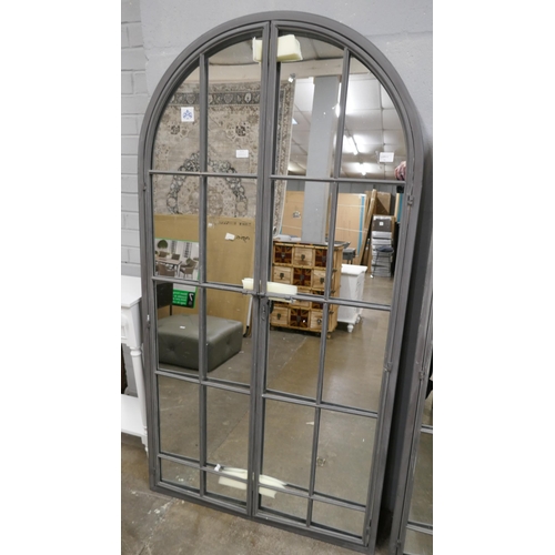 3168 - A large opening gate mirror