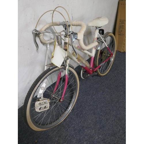 5155 - A Townsend Senorita girls bike with drop handle bars