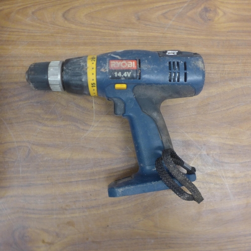 5005 - A Ryobi CDI 1440, 14.4V drill, a Peugeot 7CD drill, a Mac Allister M5675OLA and 2 assorted drill bat... 