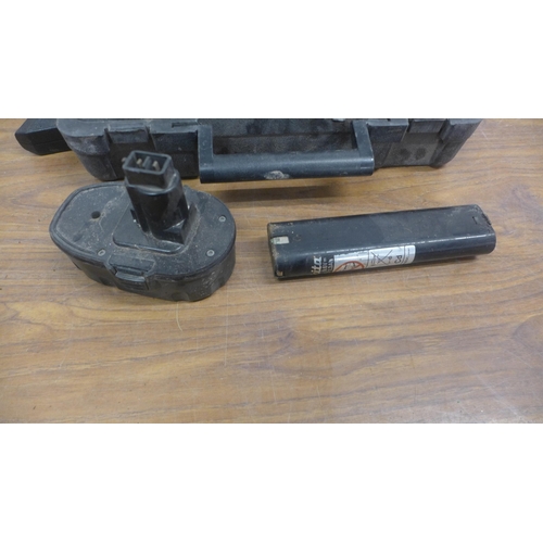 5005 - A Ryobi CDI 1440, 14.4V drill, a Peugeot 7CD drill, a Mac Allister M5675OLA and 2 assorted drill bat... 