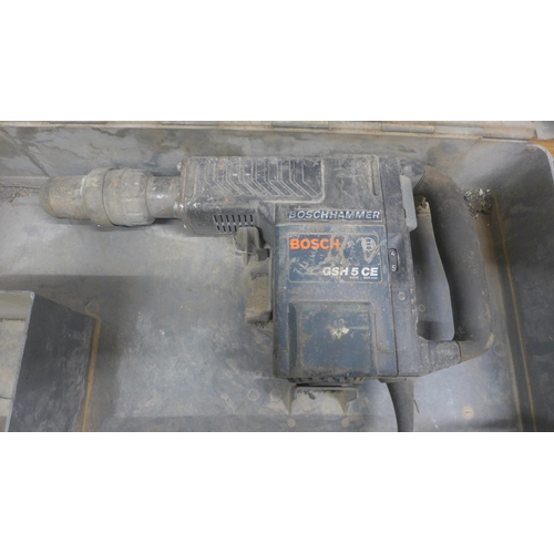 5006 - A cased Bosch GSTH SCE 950w SDS MAX hammer drill