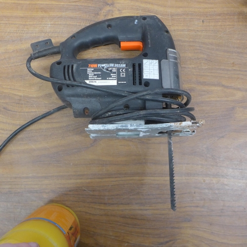 5008 - A quantity of power tools including a Makita 12V drill, a Black and Decker 240V planer and a Wickes ... 