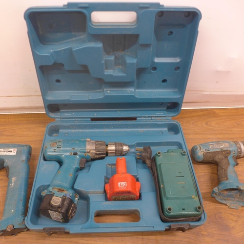 5010 - A quantity of power tools including a Makita 8390D, 18V drill, a Makita 6095D, 9.6V long handle dril... 