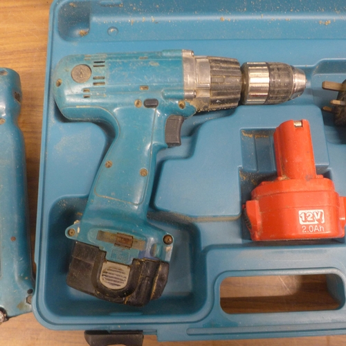 5010 - A quantity of power tools including a Makita 8390D, 18V drill, a Makita 6095D, 9.6V long handle dril... 