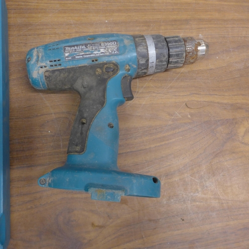 5010 - A quantity of power tools including a Makita 8390D, 18V drill, a Makita 6095D, 9.6V long handle dril... 