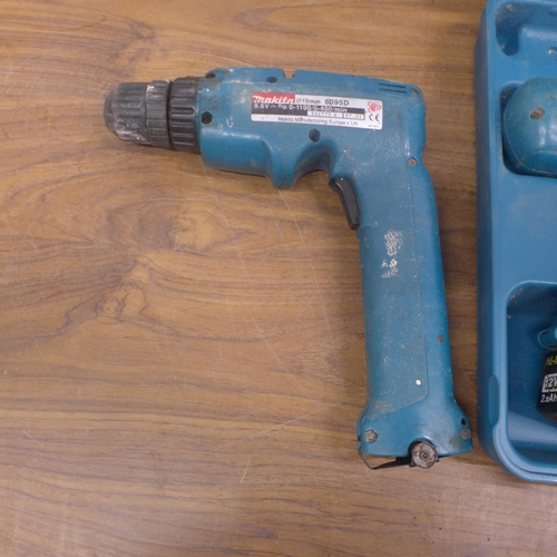 5010 - A quantity of power tools including a Makita 8390D, 18V drill, a Makita 6095D, 9.6V long handle dril... 