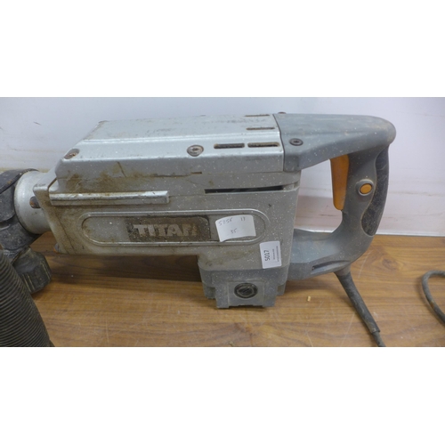 5017 - A Titan TTB280DRH 240v 1700w breaker