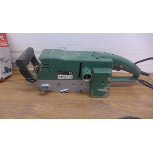 5052A - A Makita B03710, 240V sander, a Parkside PEBS900, 240V sander and a TTI TCB-560 multi channel AM/FM ... 