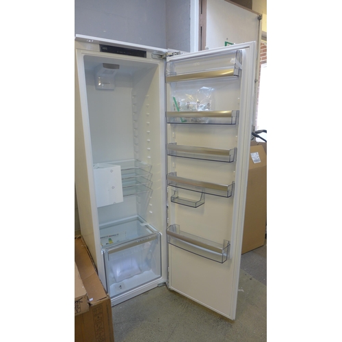 4018 - AEG Integrated Tower Fridge with Dynamic-Air *This lot is subject to VAT