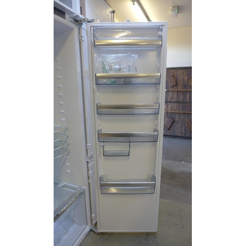 4018 - AEG Integrated Tower Fridge with Dynamic-Air *This lot is subject to VAT