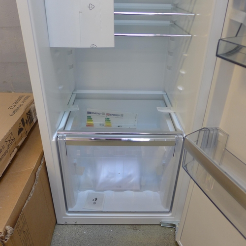 4018 - AEG Integrated Tower Fridge with Dynamic-Air *This lot is subject to VAT