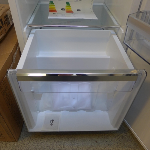 4018 - AEG Integrated Tower Fridge with Dynamic-Air *This lot is subject to VAT