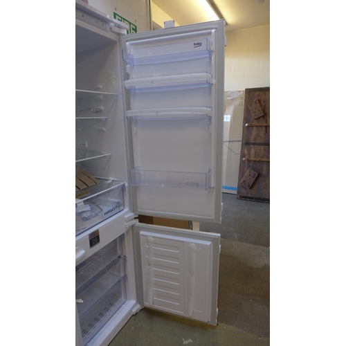 4019 - Beko Fridge/Freezer 70/30 with Harvest Fresh (Transit damage) *This lot is subject to VAT