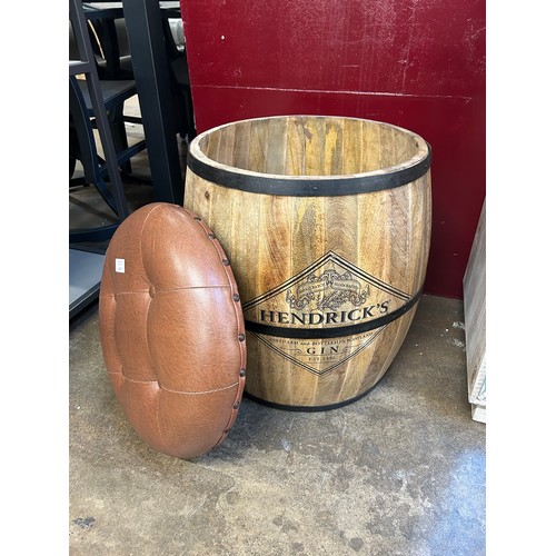 3147 - A wooden gin barrel with upholstered top