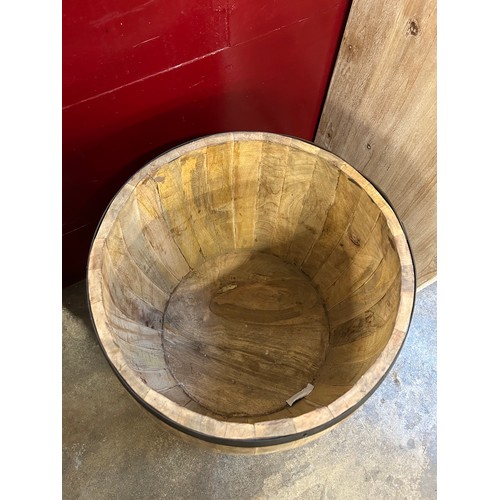 3147 - A wooden gin barrel with upholstered top