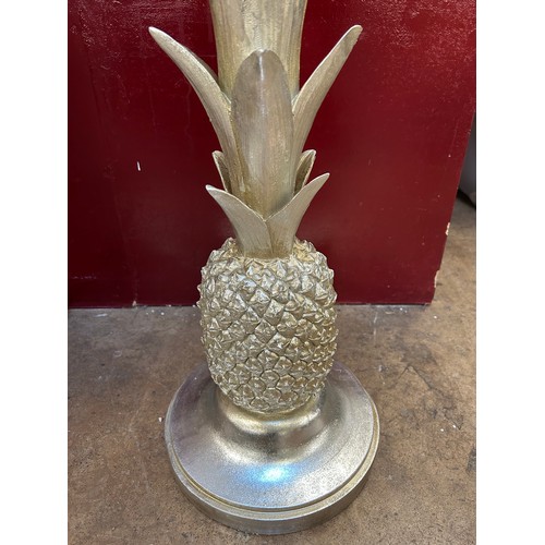 3149 - A glass topped table in the form of a pineapple