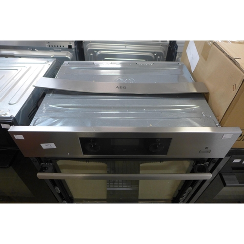 4073 - AEG Multifunction Oven (Door requires attention) *This lot is subject to VAT