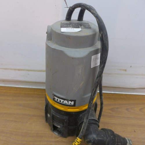 5049 - A Titan TTB 844 PMP, 240V, multi use pump