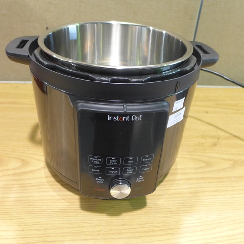 6233 - Instant Pot 5.7L Pressure Cooker   (349-428) *This lot is subject to VAT