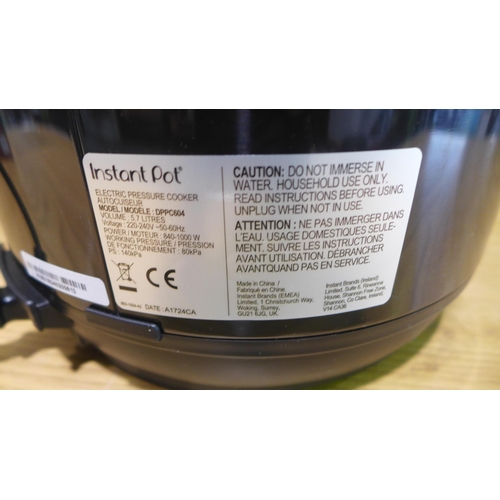 6233 - Instant Pot 5.7L Pressure Cooker   (349-428) *This lot is subject to VAT