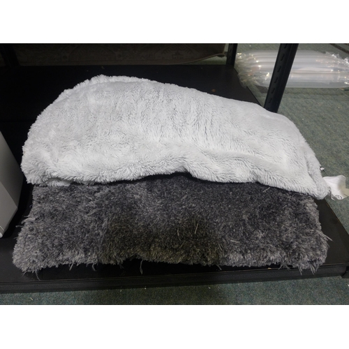 6242 - Confetti Accent Rug, Berkshire Heated Throw and an Airbed (349-105,109,143) *This lot is subject to ... 