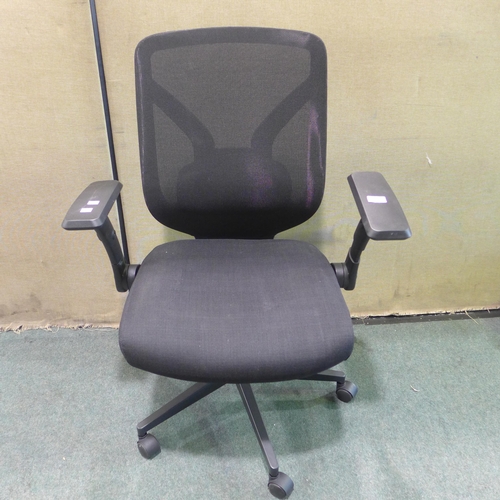 6252 - True Mesh Chair    (349-209) *This lot is subject to VAT