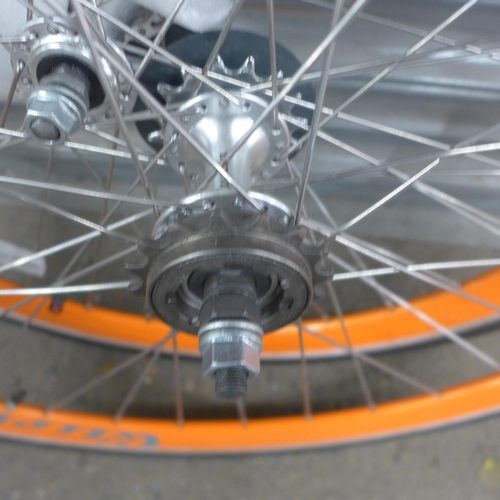 5109 - A pair of Quellla alloy cycle track rims and tyres size 700x25c (front and rear) - unused