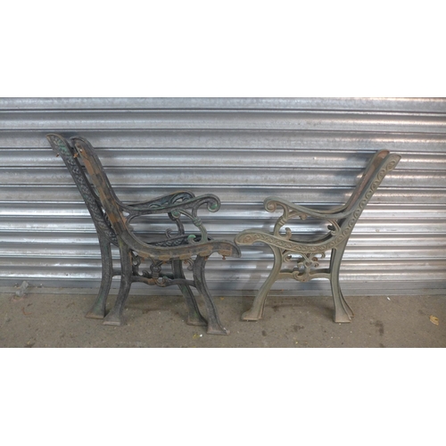 5191 - 4 cast iron bench ends