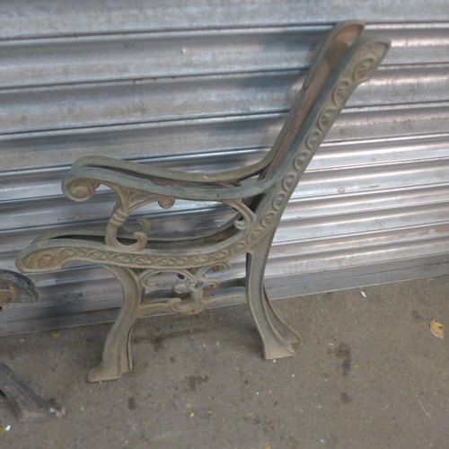 5191 - 4 cast iron bench ends