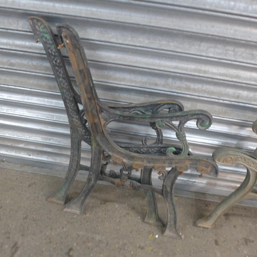 5191 - 4 cast iron bench ends