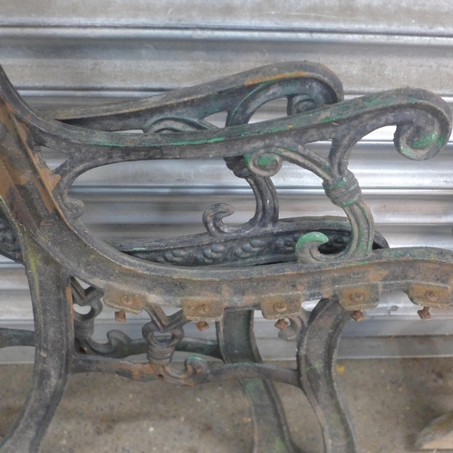 5191 - 4 cast iron bench ends