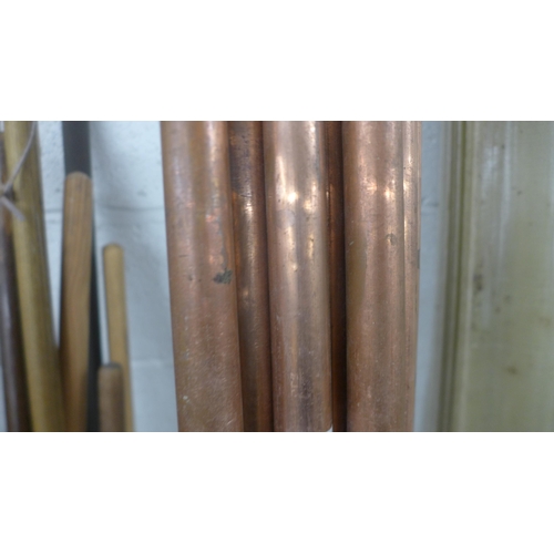 5214 - Eleven 22mm copper pipes and one 22mm copper pipe off-cut