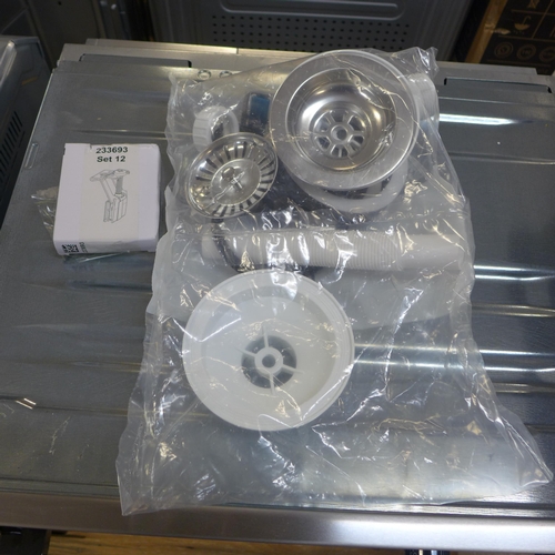 4105 - Idro Large 1.5 Bowl Sink - Stainless Steel *This lot is subject to VAT