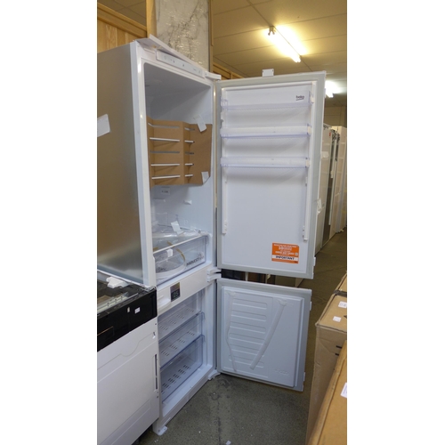 4165 - Beko 70/30 Integrated Fridge Freezer - Frost Free (Transit Damage) *This lot is subject to VAT