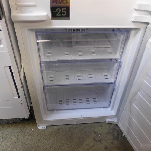 4165 - Beko 70/30 Integrated Fridge Freezer - Frost Free (Transit Damage) *This lot is subject to VAT